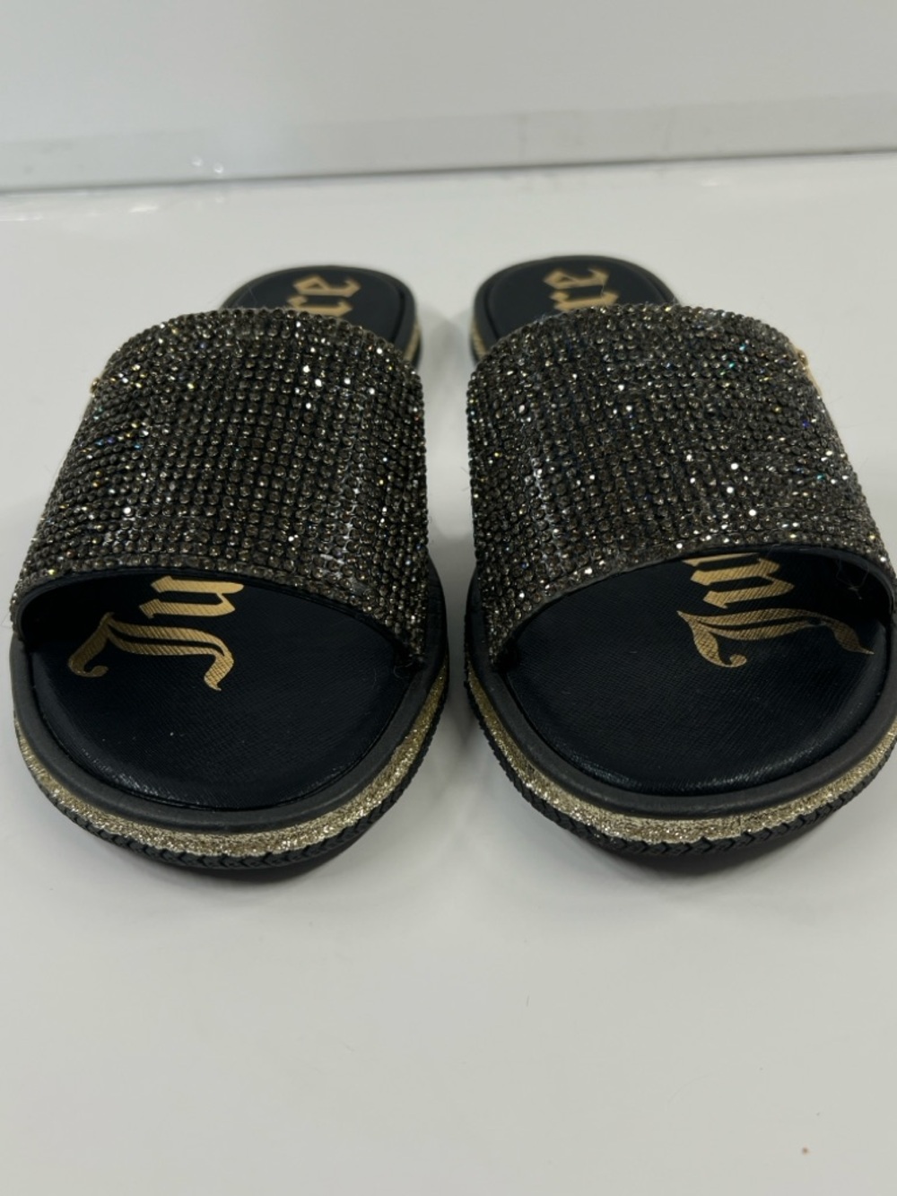 JUICY COUTURE women’s size 7 Gold and Black Bedazzled Slip In Flats Flip Floos - Picture 6 of 8